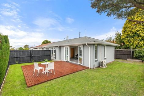 Photo of property in 2/77 Denise Crescent, Hornby, Christchurch, 8042