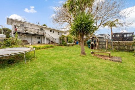 Photo of property in 6 Tonkin Drive, Sunnynook, Auckland, 0620