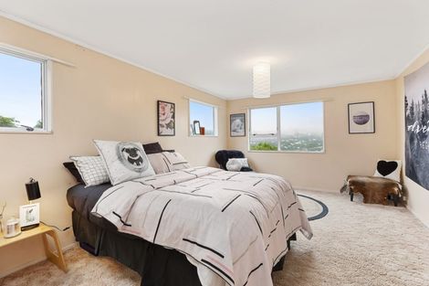 Photo of property in 1 Chequers Way, Crofton Downs, Wellington, 6035