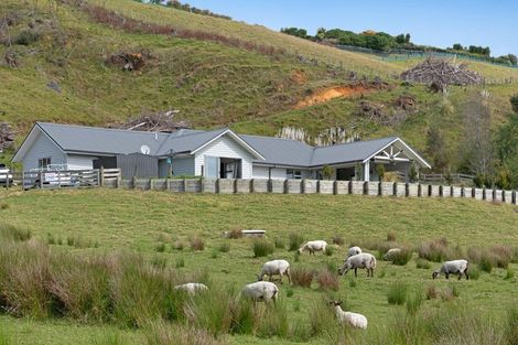 Photo of property in 2265 South Head Road, South Head, Helensville, 0874