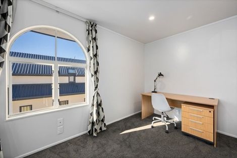 Photo of property in 37 Waikawa Road, Picton, 7220