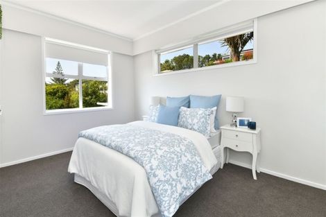 Photo of property in 252 Whangaparaoa Road, Red Beach, 0932