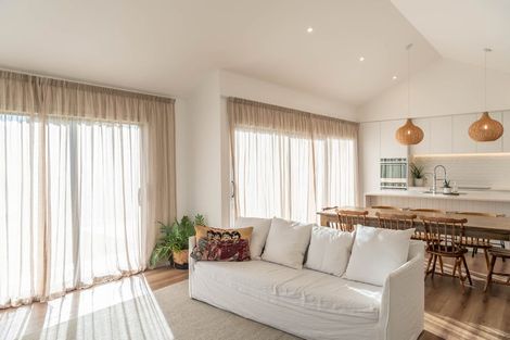 Photo of property in 3 Matata Road, Kenepuru, 5022