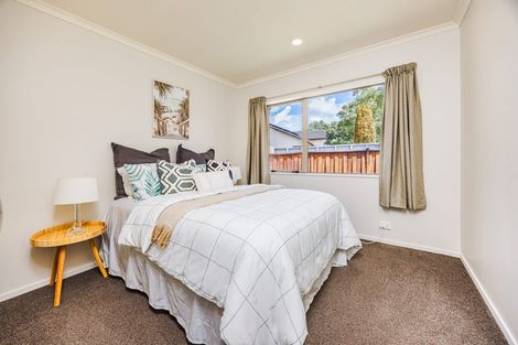 Photo of property in 98 Riverton Drive, Randwick Park, Auckland, 2105