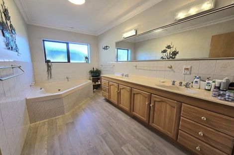 Photo of property in 41 Rewarewa Place, Matua, Tauranga, 3110