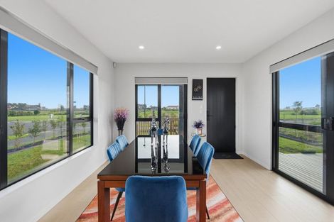 Photo of property in 13 Ngakau Road, Karaka, 2113
