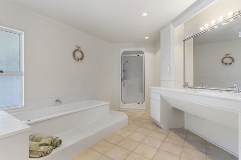 Photo of property in 4 Pacific Parade, Army Bay, Whangaparaoa, 0930