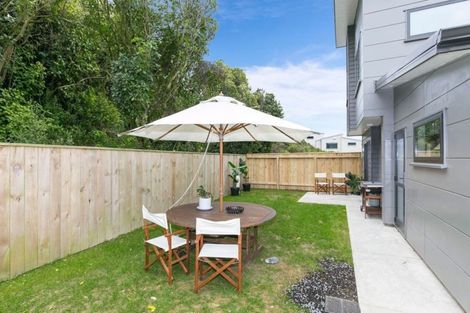 Photo of property in 15 Brindle Way, Newlands, Wellington, 6037