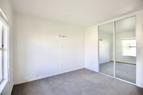 Photo of property in 3b Lake Pupuke Drive, Takapuna, Auckland, 0622