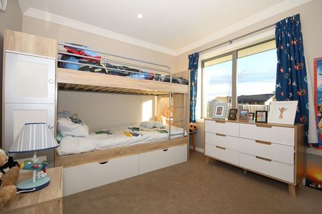 Photo of property in 15 Court Of Ascot, Seaward Bush, Invercargill, 9812
