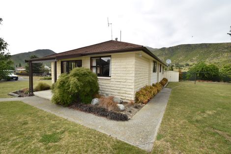 Photo of property in 11 Saint Cuthbert Place, Omarama, 9412