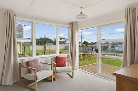 Photo of property in 84 Park Avenue, Waitarere Beach, Levin, 5510