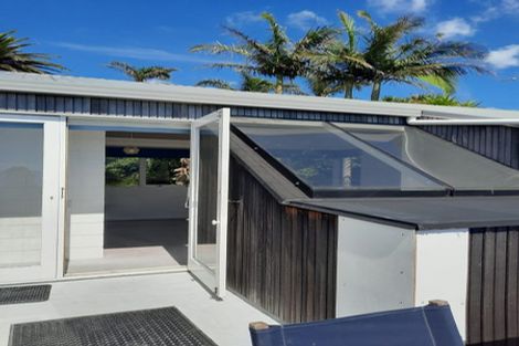 Photo of property in 28 Chelverton Terrace, Red Beach, 0932