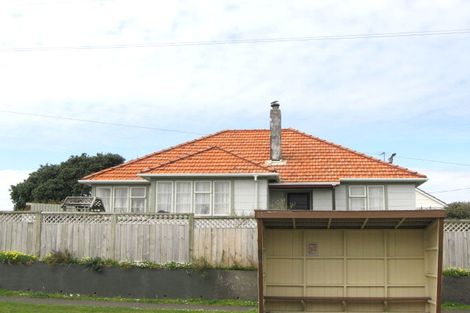 Photo of property in 62 Omata Road, Marfell, New Plymouth, 4310