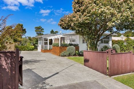 Photo of property in 5 Clensmore Place, Torbay, Auckland, 0630