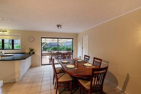 Photo of property in 33 James Evans Drive, Northcote, Auckland, 0627