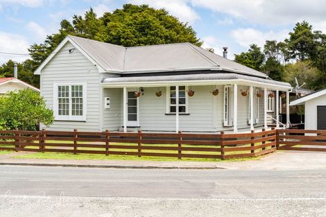 Photo of property in 17 Franklin Road, Paparoa, 0571