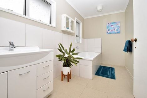 Photo of property in 2/90 Rosier Road, Glen Eden, Auckland, 0602