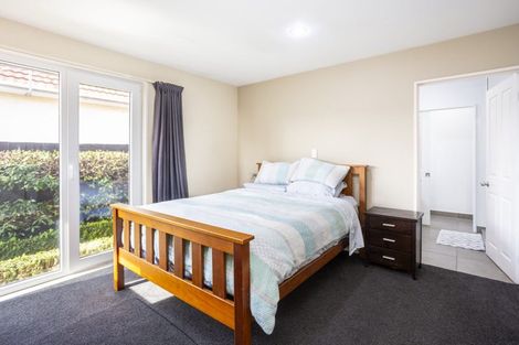 Photo of property in 1 Rosefield Lane, Northcote, Christchurch, 8052