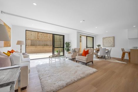 Photo of property in 5/11 Rengarenga Rise, Fairview Heights, Auckland, 0632