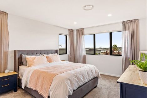 Photo of property in 1 Crompton Place, Orewa, 0931