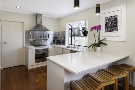 Photo of property in 4 Sarah Place, Farm Cove, Auckland, 2012