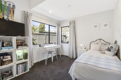 Photo of property in 2/8 Phillip Parade, Forrest Hill, Auckland, 0620