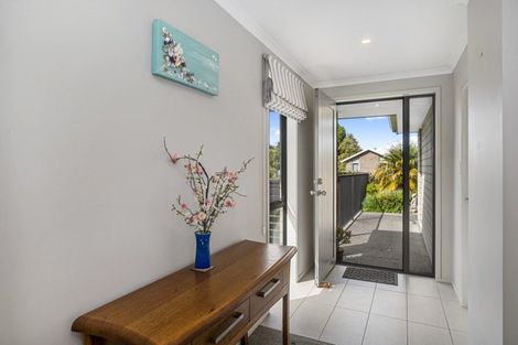 Photo of property in 2 Vista Close, Omokoroa, 3114