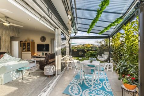 Photo of property in 4 Westhill Lane, Papamoa Beach, Papamoa, 3118