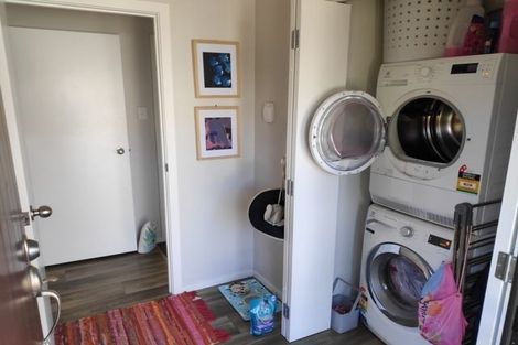 Photo of property in 8 Elizabeth Drive, West Harbour, Auckland, 0618