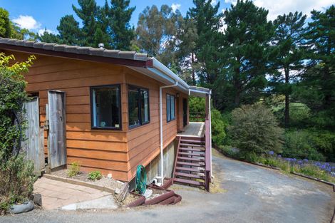 Photo of property in 35 Heathcote Place, Fitzherbert, Palmerston North, 4410