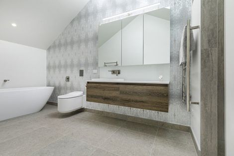 Photo of property in 2c Roland Road, Greenhithe, Auckland, 0632