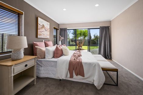 Photo of property in 15 Frame Place, Owhata, Rotorua, 3010