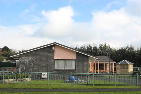 Photo of property in 3 Keats Place, Whalers Gate, New Plymouth, 4310