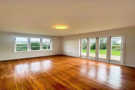 Photo of property in 479 Waitakere Road, Taupaki, Henderson, 0782