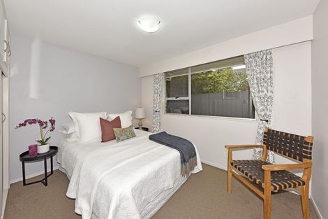 Photo of property in 2/23 Broadfell Avenue, Avonhead, Christchurch, 8042