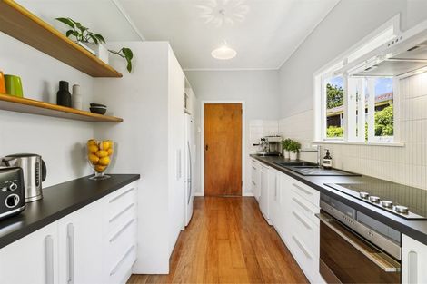 Photo of property in 1/115 Shakespeare Road, Milford, Auckland, 0620