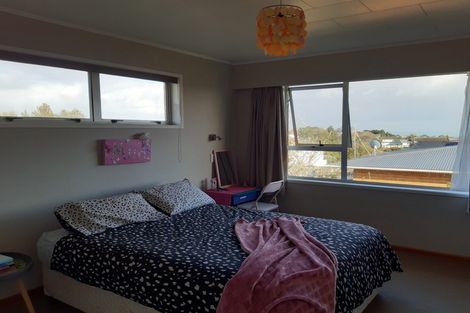 Photo of property in 44 Nevada Drive, Merrilands, New Plymouth, 4312