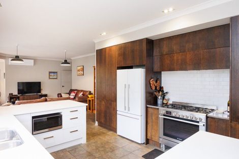 Photo of property in 11 Pastoral Lane, Hokowhitu, Palmerston North, 4410