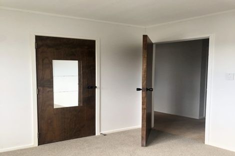 Photo of property in 18 Halldene Terrace, Red Beach, 0932