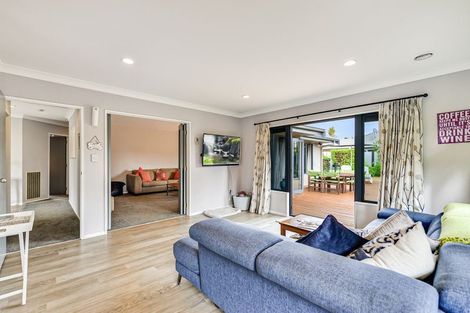 Photo of property in 4 Harrogate Place, Grandview Heights, Hamilton, 3200