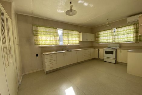 Photo of property in 16 Nicholson Avenue, Papatoetoe, Auckland, 2025