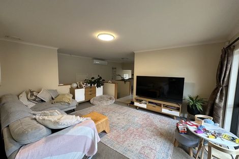 Photo of property in 28 Seamount Drive, Red Beach, 0932