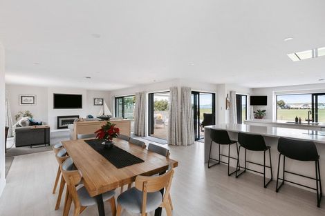 Photo of property in 26 Harbour View Road, Omokoroa, 3114