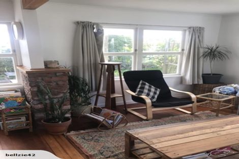 Photo of property in 8 Donnelly Street, Oakura, 4314