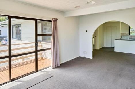 Photo of property in 31 Omapere Street, Whitby, Porirua, 5024