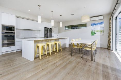 Photo of property in 30a Masterton Road, Rothesay Bay, Auckland, 0630