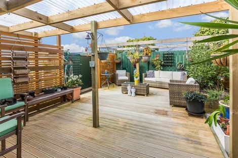 Photo of property in 63 The Drive, Tawa, Wellington, 5028