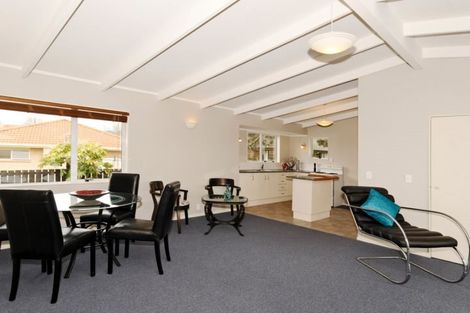 Photo of property in 1/98 Chislehurst Street, Henderson, Auckland, 0612