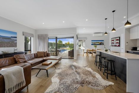 Photo of property in 33 Pohutukawa Parade, Riverhead, 0820